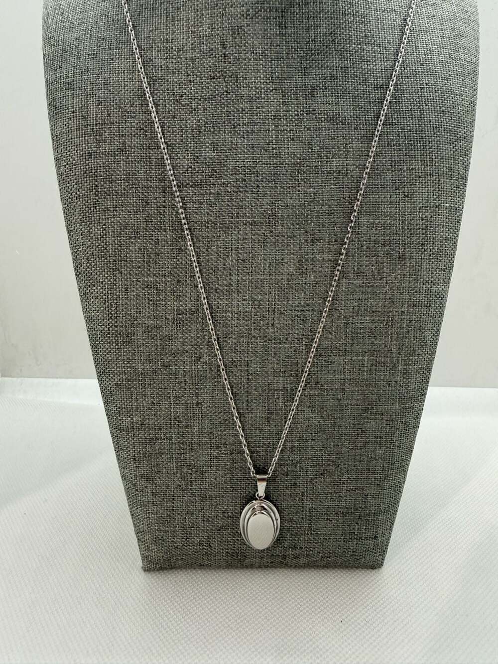 Silver-Tone Oval Pendant Necklace – Minimalist Modern Statement Necklace